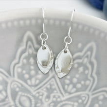 Load image into Gallery viewer, Petal Earrings