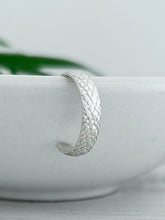 Load image into Gallery viewer, Snakeskin toe ring Sterling silver 