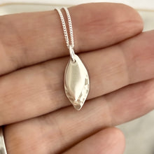 Load image into Gallery viewer, Petal Necklace